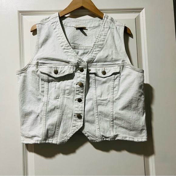 Universal Thread Women’s Distressed Ripped Denim White Vest Size XL Buttons - Picture 2 of 11